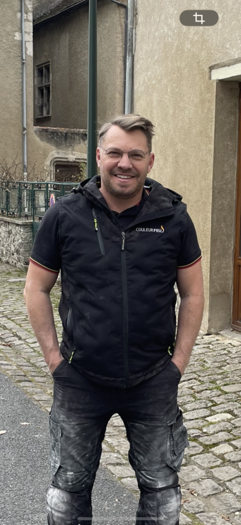 Frédéric Rougemont, artisan ramoneur en tenue de travail - La Clef des Flammes Rhône Ain